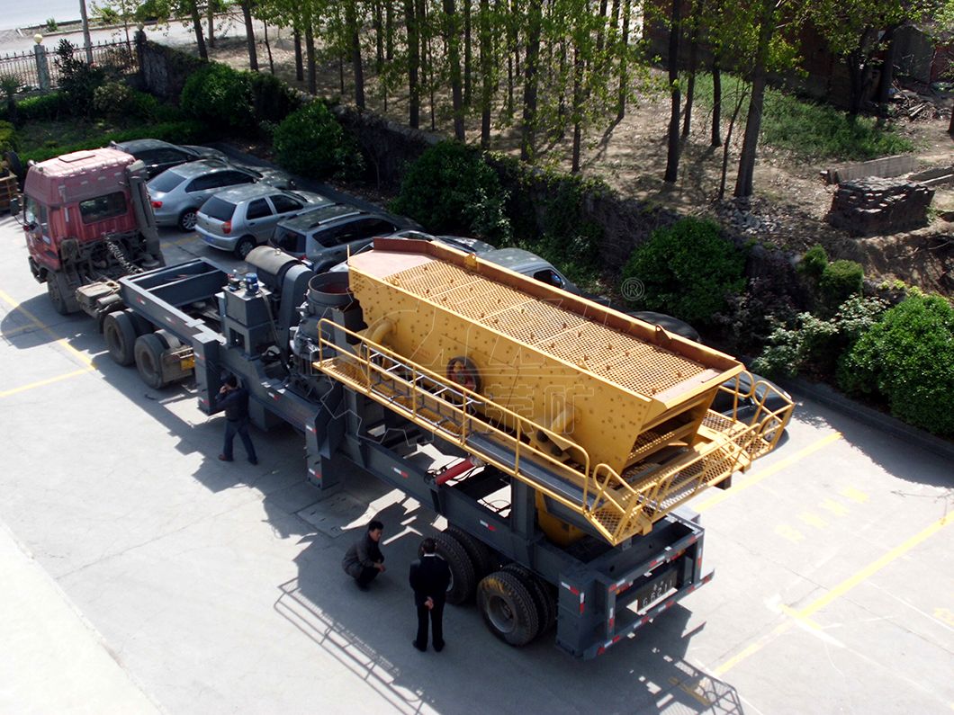 Wheel type cone mobile crushing station