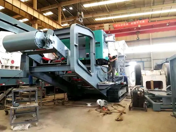 Crawler type mobile impact crushing stat