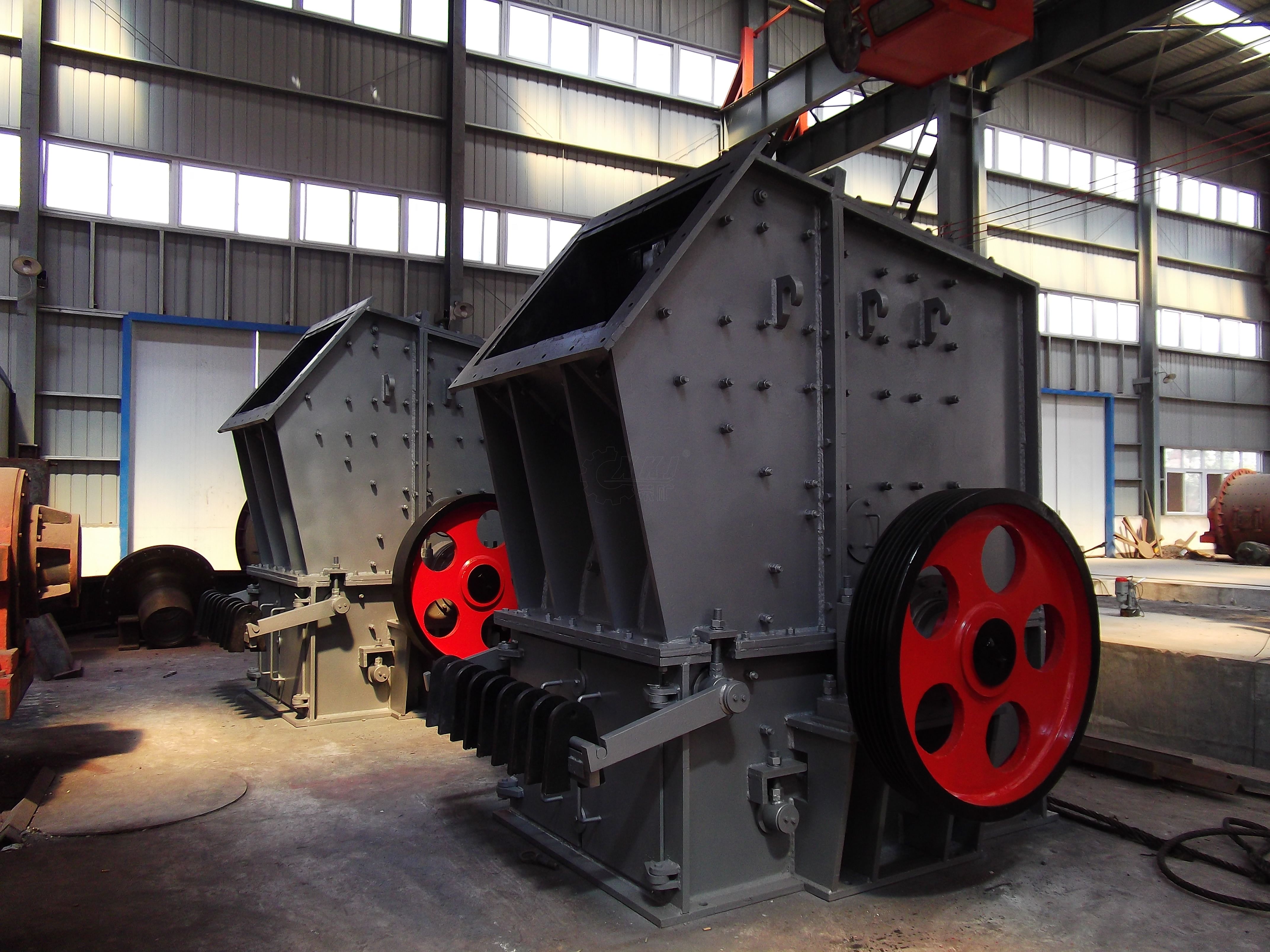 Heavy hammer type coal gangue crusher