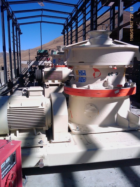 Single cylinder cone crusher