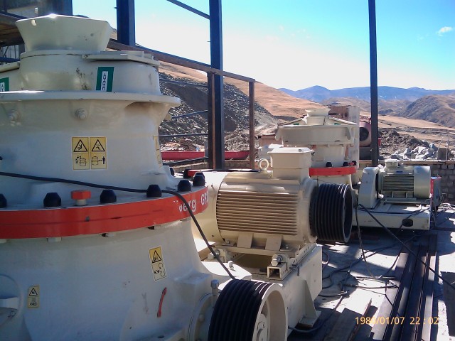 Single cylinder cone crusher