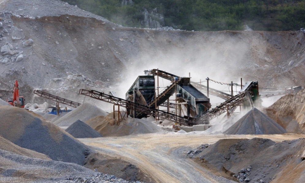 How to reduce the dust pollution of crus