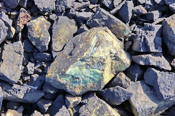 Lead-zinc ore crushing equipment introdu