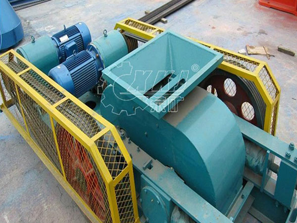 A crusher for breaking up coal lumps, wi