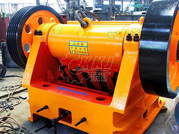 Which type of crusher is suitable for cr